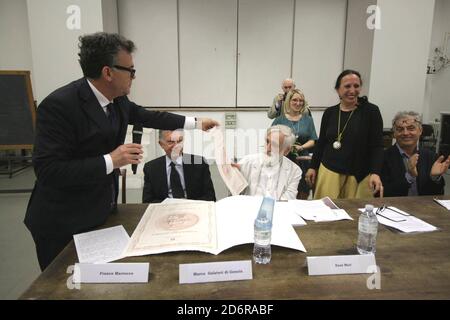 Foto Rupertorio, Italia. 19 Ott 2020. CONFERIMENTO LAUREA HONORIS CAUSA A ENZO MARI ALL'ACCADEMIA DI BRERA. FRANCO MARROCCO (ALBERTO CATTANEO/Fotogramma, MILANO - 2015-06-17) p.s. la foto e' utilizzabile nel messaggio del contenuto in cui e' stata attaccata, e senza intenzione di diffondere del decoro delle persone presentate (ALBERTO CATTANEO/Fotogramma, Foto Rupertorio' 19, in 10-2020) E senza intendente diffondatorio del decoro delle persone Rappresentate Credit: Independent Photo Agency/Alamy Live News Foto Stock