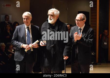 Foto Rupertorio, Italia. 19 Ott 2020. AMBROGINI OF GOLD, i premiati, Enzo Mari (Luca Matarazzo/Fotogramma, Milano - 2014-12-07) p.s. la foto e' utilizzabile nel messaggio del contenuto in cui e' stata sbattata, e senza intendimento diffusatorio del decoro delle persone presentate (Luca Matarazzo, Foto 10-2020) Foto-19 p.s. la foto e' utilizzabile nel messaggio del contenuto in cui e' stata attaccata, e senza intenzione di diffondatorio del decoro delle persone rappresentate Credit: Independent Photo Agency/Alamy Live News Foto Stock