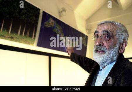 Foto Rupertorio, Italia. 19 Ott 2020. ENZO MARI ALLA PRESENTAZIONE DELLA TRIENNALE DELLA MOSTRA DI SANZO NOKADA (Maurizio Maule/Fotogramma, MILANO - 2005-04-12) p.s. la foto e' utilizzabile nel messaggio del contenuto in cui e' stata sattata, e senza Maurizio diffusatorio del decoro delle persone presenti (2020/19) Foto-10 p.s. la foto e' utilizzabile nel messaggio del contenuto in cui e' stata attaccata, e senza intenzione di diffondatorio del decoro delle persone rappresentate Credit: Independent Photo Agency/Alamy Live News Foto Stock