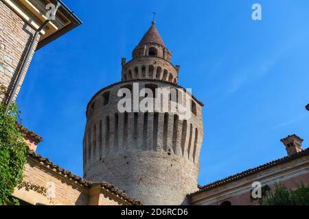 La torre del castello di Rivalta nella città di Rivalta Trebbia, provincia di Piacenza, Emilia Romagna, Italia Foto Stock