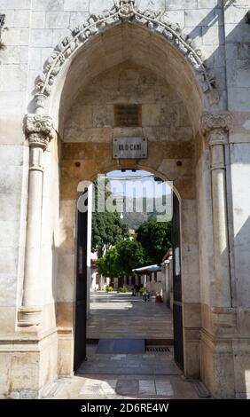 Antakya, Hatay / Turchia - Ottobre 08 2020: Porta d'ingresso alla Moschea Antakya Ulu Cami Foto Stock