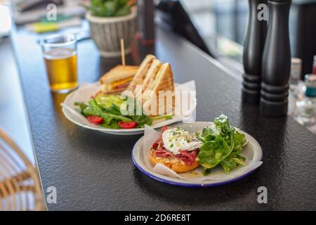 Panino all'uovo e formaggio in stile newyorkese Foto Stock