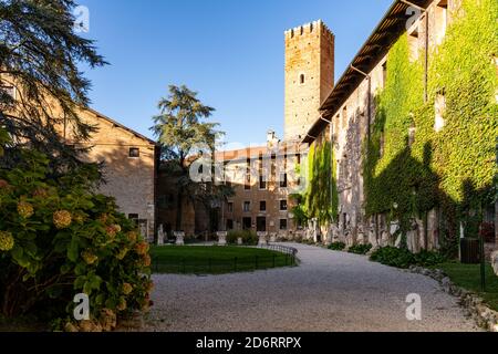 Corte del Teatro Olimpico, teatro di Vicenza, Italia settentrionale. Foto Stock