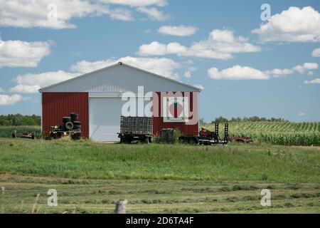 Barn Quilts lungo l'autostrada nel sud-ovest dell'Ontario Foto Stock