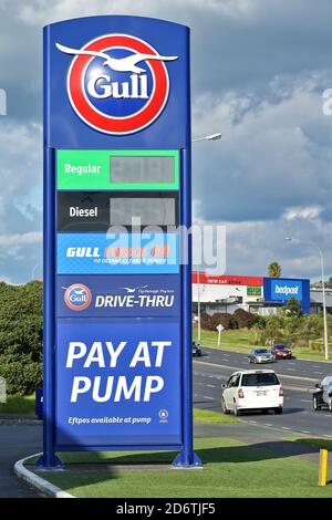 AUCKLAND, NUOVA ZELANDA - 24 maggio 2019: Auckland / Nuova Zelanda - 24 2019 maggio: Stazione di benzina Gull con cartello self-service in East Tamaki Foto Stock