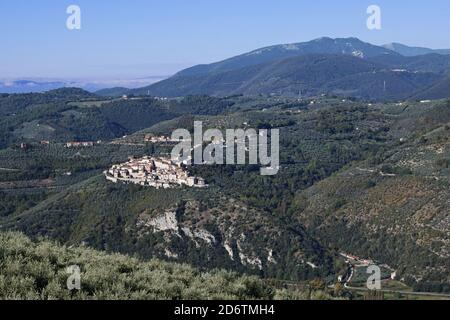 Le colline della Valnerina, in provincia di Terni, con il comune di Montefranco Foto Stock