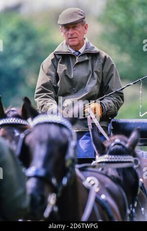 Il principe Filippo, duca di Edimburgo che gareggia nel campionato di carrozza. Spettacolo di cavalli di Windsor. Berkshire, Inghilterra, Regno Unito circa 1989 Foto Stock