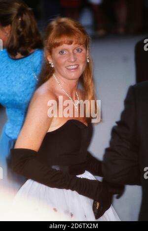 Sarah, Duchessa di York che indossa la sua collana del giorno di nozze. Parte di un set Demi-Parure più grande donato alla Duchessa dalla Regina Elisabetta II e dal Duca di Edimburgo. Londra, Inghilterra, Regno Unito. 1989 Foto Stock