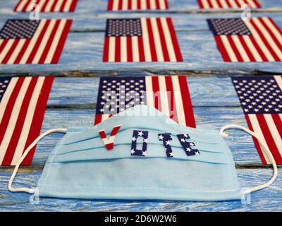 Bandiera Vota.USA. Elezioni AMERICANE e l'epidemia di coronavirus Foto Stock