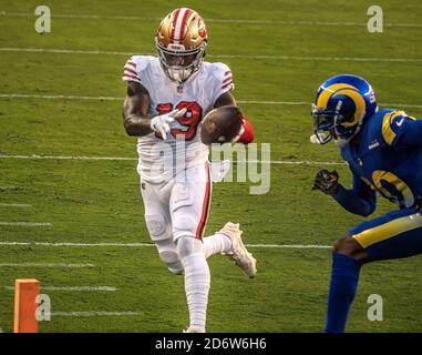 Santa Clara, California, Stati Uniti. 18 Ott 2020. San Francisco 49ers ricevitore largo Deebo Samuel (19) fa touchdown domenica 18 ottobre 2020, al Levis Stadium a Santa Clara, California. I 49ers hanno sconfitto i Rams di Los Angeles 24-16. Credit: Al Golub/ZUMA Wire/Alamy Live News Foto Stock