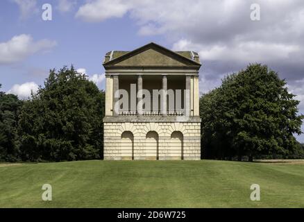 KINGS LYNN, REGNO UNITO - 07 agosto 2019: La follia della torre dell'acqua nei terreni di Houghton Hall Foto Stock