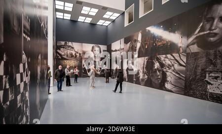 Mostra fotografica "Peter Lindbergh: Untold Stories" al Kunstpalast Düsseldorf del 6.2.2020 Foto Stock