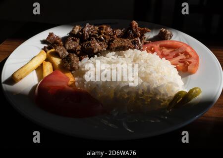Carne turca con riso (Kavurmali pilav in turco) Foto Stock
