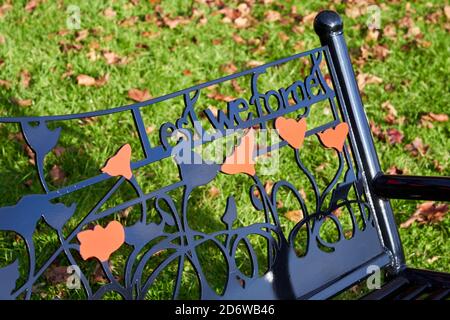 Panchina commemorativa per i soldati perduti, Pentyrch, Galles del Sud Foto Stock