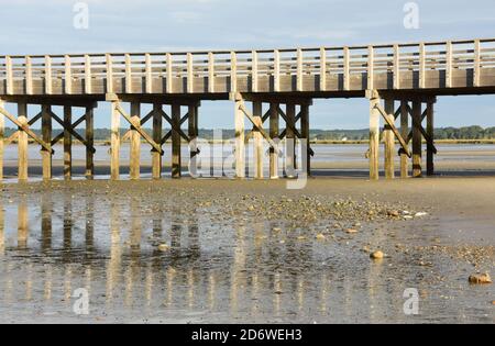 Bassa marea panoramica intorno al Powder Point Bridge a Duxbury. Foto Stock