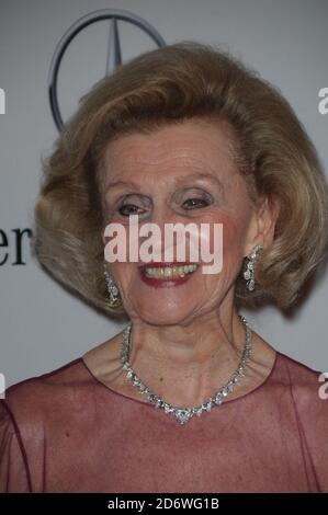 BARBARA DAVIS partecipa alla 32ma giostra annuale di Hope Ball al Beverly Hilton Hotel di Beverly Hills, California. Il 10/23/ 2010 Foto Stock