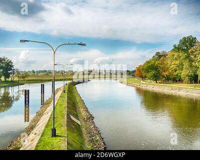 Vista sul fiume Odra nella città di Opole, Polonia Foto Stock