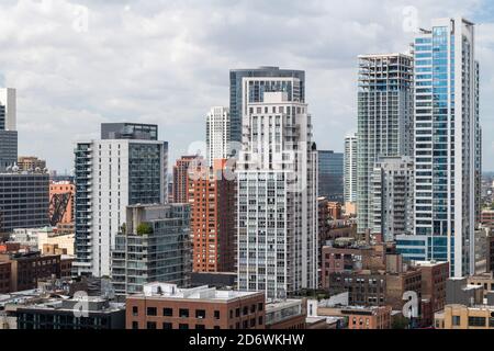 Edifici residenziali a più unità nel quartiere River North Foto Stock