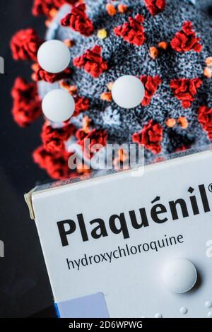 Molecola di idrossiclorochina (Plaquénil ®), un farmaco utilizzato negli studi clinici per trovare trattamenti per Covid 19. Foto Stock