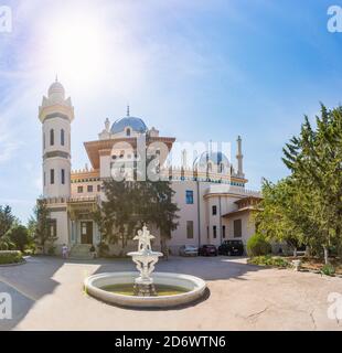 Russia, Crimea, Feodosia 18 settembre 2020 - il territorio con la fontana della Villa del mercante della prima Gilda Giuseppe stamboli, ho costruito Foto Stock