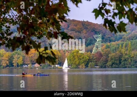 Lago Baldeney a Essen, un bacino idrico del fiume Ruhr, autunno, NRW, Germania, Foto Stock