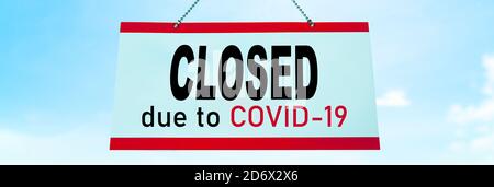 Chiuso il cartello COVID-19 appeso alla finestra del negozio. Aziende in bancarotta, barbiere, ristoranti, hotel, negozi, servizi non essenziali che conducono a. Foto Stock