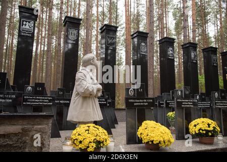 Una delle 30 tombe di massa di almeno 12.000 a 14.000 intellettuali polacchi (attivisti nazionali, insegnanti, sacerdoti) di Kaszuby e Pomerania, extermina Foto Stock