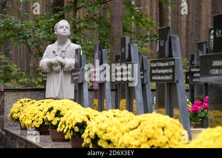 Una delle 30 tombe di massa di almeno 12.000 a 14.000 intellettuali polacchi (attivisti nazionali, insegnanti, sacerdoti) di Kaszuby e Pomerania, extermina Foto Stock