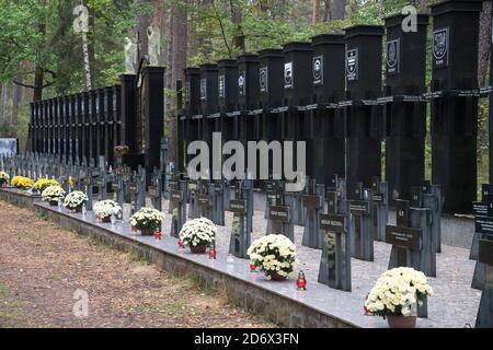 Una delle 30 tombe di massa di almeno 12.000 a 14.000 intellettuali polacchi (attivisti nazionali, insegnanti, sacerdoti) di Kaszuby e Pomerania, extermina Foto Stock