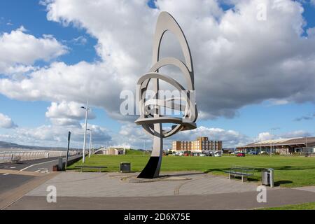 La scultura "Kitetail", Aberavon Beach e Promenade, la Princess Margaret Way, Port Talbot, Neath e Port Talbot County Borough, Galles, Regno Unito Foto Stock