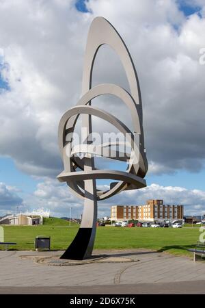 La scultura "Kitetail", Aberavon Beach e Promenade, la Princess Margaret Way, Port Talbot, Neath e Port Talbot County Borough, Galles, Regno Unito Foto Stock