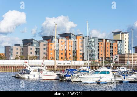 Altamar Apartments sul fiume Tawe, Swansea (Abertawe), Città e Contea di Swansea, Galles (Cymru), Regno Unito Foto Stock