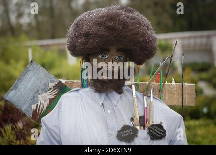 Langley, Canada. 19 Ott 2020. Uno spaventapasseri viene visualizzato durante l'annuale Scarecrow Festival, in vista di Halloween a Langley, British Columbia, Canada, il 19 ottobre 2020. Credit: Liang Sen/Xinhua/Alamy Live News Foto Stock