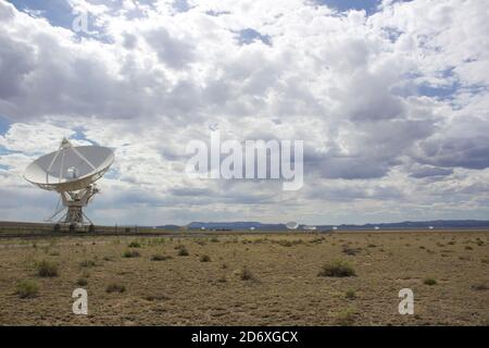 Grandi radiotelescopi che osservano l'universo all'Osservatorio dell'array molto grande, New Mexico Foto Stock