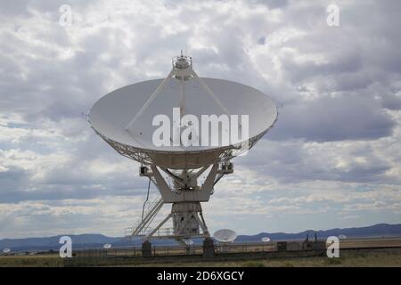 Grandi radiotelescopi che osservano l'universo all'Osservatorio dell'array molto grande, New Mexico Foto Stock