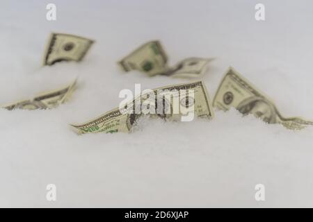 il concetto del dollaro congelato ad un punto, 100 dollari si sono congelati Foto Stock