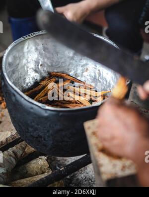 Preparazione di ayahuasca Foto Stock