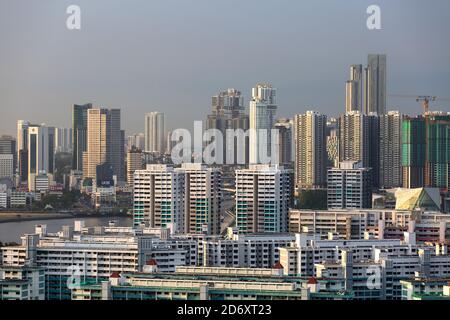 Mercato immobiliare residenziale tra Johor Bahru e Singapore. Il mercato immobiliare di Johor Bahru è stato duramente colpito dalla pandemia. Foto Stock