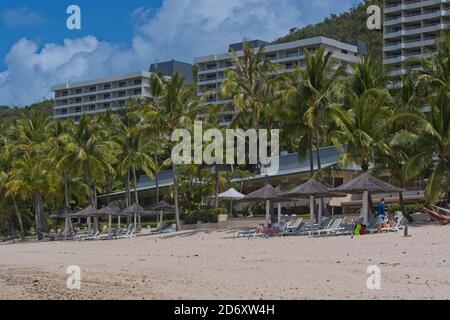 Hamilton Island, QLD, Australia - 14 Ottobre 2020: Resort sulla Spiaggia di Hamilton Island Foto Stock