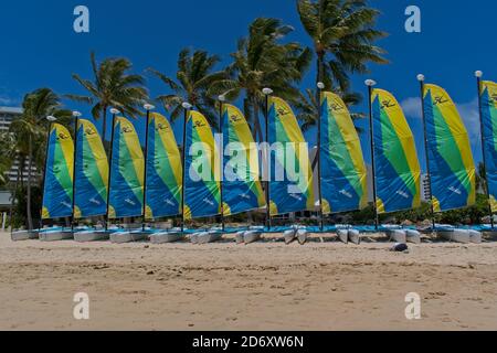 Hamilton Island, QLD, Australia - 14 Ottobre 2020: Barche a vela sulla spiaggia Foto Stock