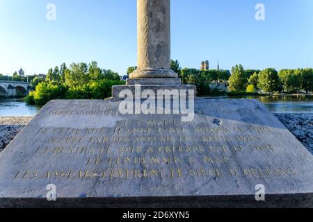 Francia, Loiret, Valle della Loira, patrimonio mondiale dell'UNESCO, Orleans, Quai des Augustins, targa commemorativa che indica la posizione di Fort des Foto Stock