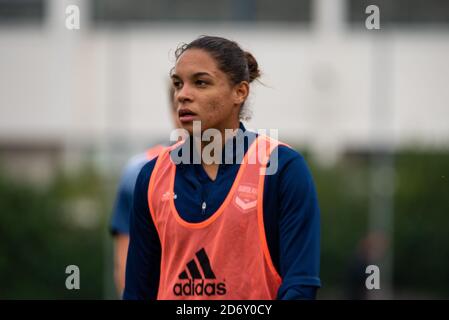 le stelle Cascarino del FC Girondins de Bordeaux si scaldano in anticipo Del campionato francese delle donne D1 Arkema partita di calcio tra GPSO 92 Issy e giro Foto Stock