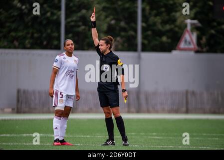 stelle Cascarino del FC Girondins de Bordeaux prende un rosso Card durante la partita di calcio del campionato francese D1 Arkema femminile Tra GPSO 92 Issy An Foto Stock