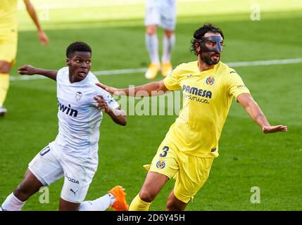 aul Albiol di Villarreal CF e Yunus Musah di Valencia CF durante il campionato spagnolo la Liga calcio mach tra Villarreal e Valencia su o Foto Stock