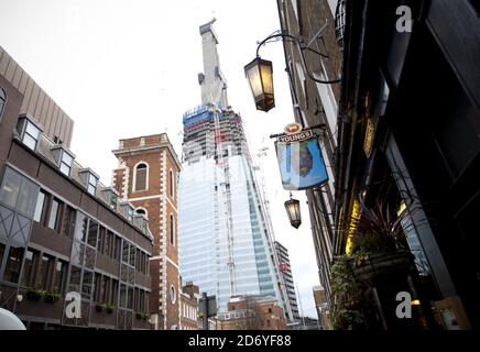 Una vista generale dell'edificio Shard in costruzione, al 32 di London Bridge Street, Southwark, Londra. La struttura è ora l'edificio più alto della capitale. Foto Stock