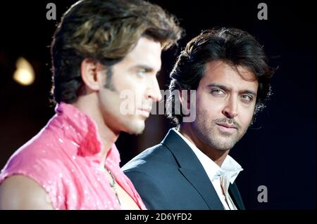 L'attore di Bollywood Hrithik Roshan svela la sua nuova opera in cera al Madame Tussauds di Londra. Foto Stock