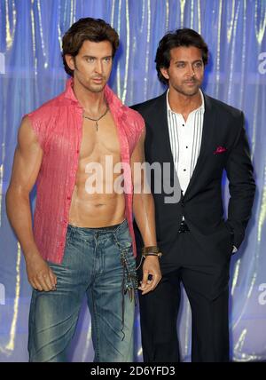L'attore di Bollywood Hrithik Roshan svela la sua nuova opera in cera al Madame Tussauds di Londra. Foto Stock