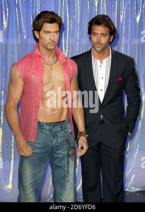 L'attore di Bollywood Hrithik Roshan svela la sua nuova opera in cera al Madame Tussauds di Londra. Foto Stock