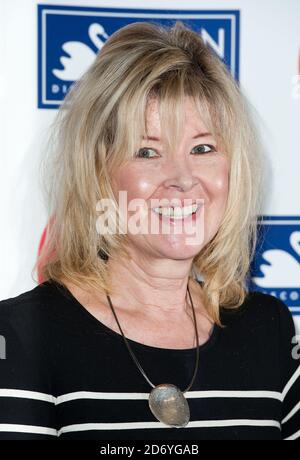 Julia Somerville partecipa ai 2011 Oldie of the Year Awards, al Simpsons on the Strand nel centro di Londra. Foto Stock