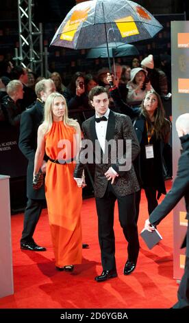 Sam Taylor-Wood e Aaron Johnson arrivano al 2011 Orange British Academy Film Awards alla Royal Opera House di Covent Garden, Londra Foto Stock